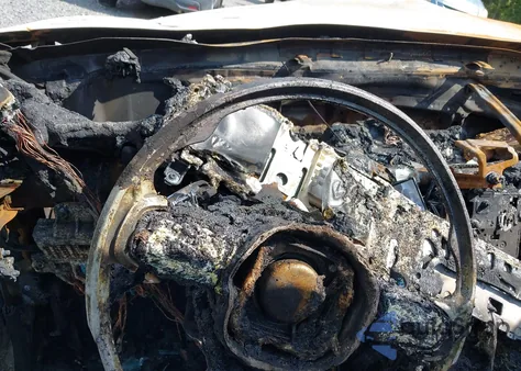 2025 Kia K5 Gt z USA, uszkodzony, nr VIN KNAG44J89S5338434